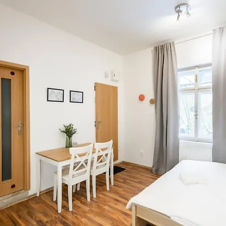 Апартаменты Beautiful Cozy Gem Near Old Town *