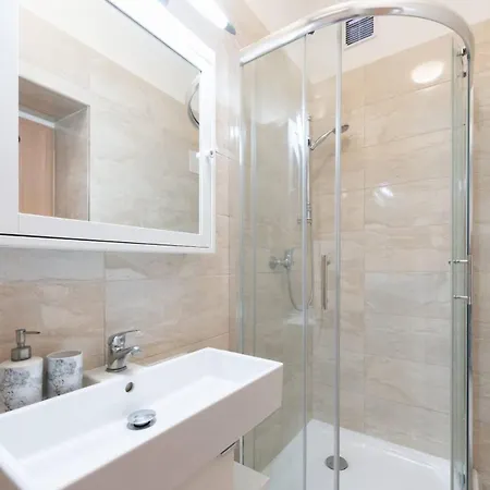 Beautiful Cozy Gem Near Old Town Апартаменты Прага