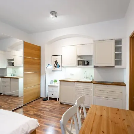 Daire Beautiful Cozy Gem Near Old Town Prag